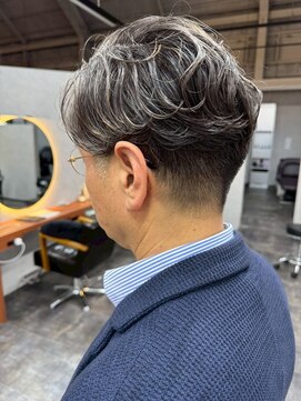 オゼル(OZEL) 艶感を極めたグロッシーカラーで、洗練された印象に。