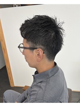 エルパライソ リフォ(Elparaiso Reff) 刈り上げ×アップバングスタイル