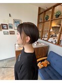 刈り上げ眉うえバングインナーカラー切りっぱなし前下がりボブ