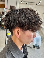 フゥ 宇都宮(FeU)&nbsp;波巻きパーマメンズパーマメンズヘアツーブロックツイストパーマ