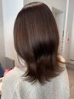 トリッカ シブヤ(TRICCA SHIBUYA)&nbsp;外ハネミディ/艶感カラー/軽やかストレート