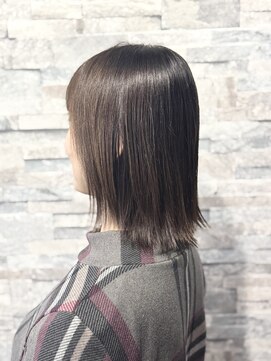 明るめ白髪染め×切りっぱなしボブ