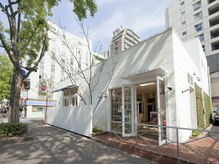ビュートリアム 福岡(BEAUTRIUM)の雰囲気(光が差し込む明るく開放的な一軒家路面サロン。専用駐車場完備。)
