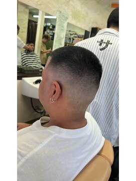 オアゾバーバー(OAZO BARBER) バズカット×フェードカット