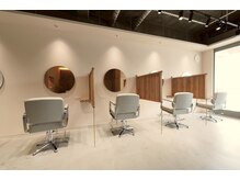 グロウ(glow)の雰囲気（落ち着いた雰囲気の店内でゆったりとした時間をお過ごしください）