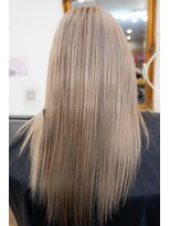 ヘアーメイク ダンス(hair make DANCE)&nbsp;秋仕様に整えるハイトーングレージュロング