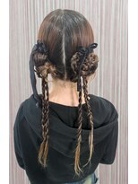 ベルグロー 北新地(BELLEGROW)&nbsp;ツインお団子・細三つ編み｜梅田・北新地ヘアセット