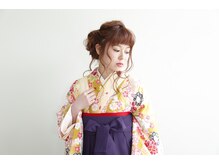 花火大会などの浴衣、卒業式の袴着付けもうけたまわっております。