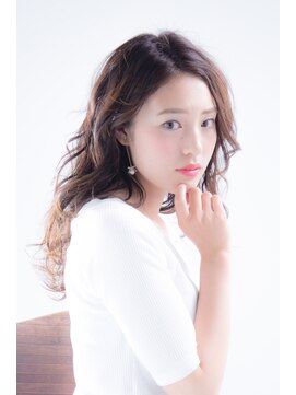 シュシュット(chouchoute) エフォートレスマーメイドアッシュ厚めバングハニーヘア 25