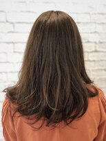 ミーティア バイ クアトロ(Meteor By QUATRO) ロングヘア パーマスタイル