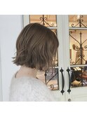 “切りっぱなし ぱつんとしたライン ベージュカラー”中西英美子