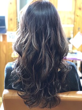 ララテラス(LaLa Terrace) ダークグレージュ×大人かわいいセミウェットウェーブ