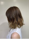 赤味を抑えたグレージュのグラデーションカラー
