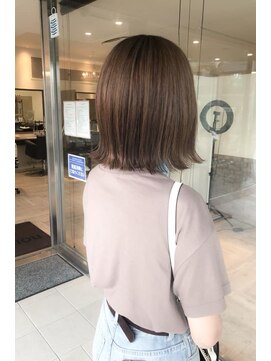 ヘアメイク シュシュ(Hair make chou chou) フォギーベージュ耳かけウェーブパーマイメチェン30代40代