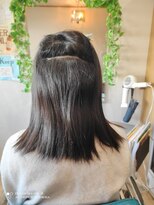 カラクリビショウ(Kara-Kuri Bisho)&nbsp;鎖骨下ヘアスタイル
