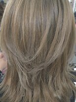 カルフール 草加本店(Carrefour) 明るめベージュ外ハネスタイル【カルフール草加】