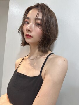 アイトーキョーエス 渋谷(AI TOKYO S) 斜めバング/シルキーベージュ/ブラントカット[渋谷駅]