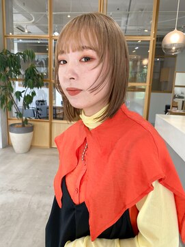 フェリア 梅田(FERIA) ベージュ×お顔周りレイヤー