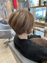 スタジオ アルファプラス 日暮里店(studio α+)&nbsp;ステップボーンカットカットボブショートハイライト白髪ぼかし