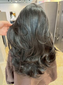 メリー オオサカ(Merly Osaka) olive greige layer cut