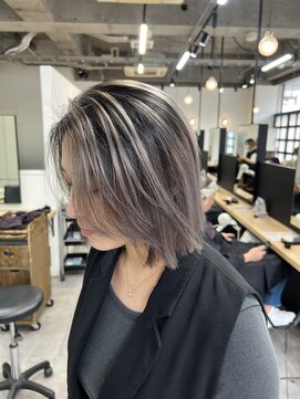 ジーニー 横浜(giinii) シャドールーツ/ハイトーンボブ