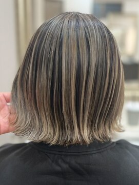 ジーレ(jiire) 白髪ぼかしバレイヤージュ　切りっぱなし