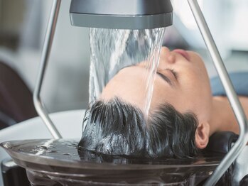 カイノ 金剛店(KAINO)の写真/”夢シャンプー台で頭浸浴”頭皮の汚れを落とし、健康な髪に☆ヘッドスパメニュー取り揃えております◎