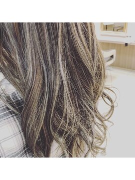 アンシェリ バイ フラミューム 戸塚店(Ancheri by flammeum) 細めのハイライト。「ブラウン」