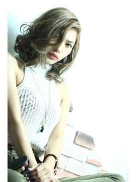 アドール(ADOR) 外国人のカラー