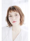 甘辛ショートボブ　オン眉　アッシュベージュ
