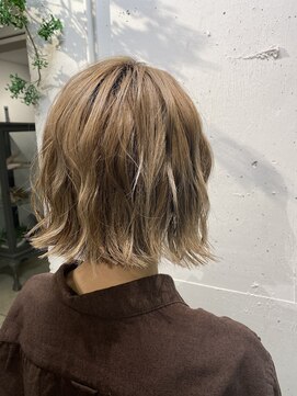 エル(EL by green) 《tomi》切りっぱなしボブ×ミルクティーベージュ