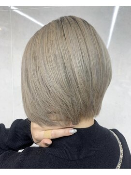 アリープアウル(ALEAP owl) ホワイトブロンド[ホワイトブロンド/ワンホンへア/20代/30代]