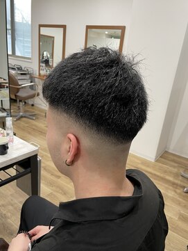 アンダーバーホワイト 南海難波店(_WHITE) メンズ フェードスタイル