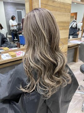 ジゼル(gisele) (稲毛)白髪ぼかしハイライト