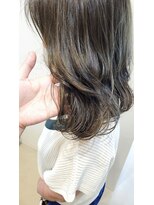 キザシ(KIZASI)&nbsp;暗い色でも白髪が気にならない白髪ぼかしは透明感がカギ