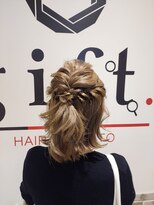 ヘアーフォトギフト(HAIR×PHOTO gift.) 簡単アレンジ／ハーフアップ／ふわふわアレンジ