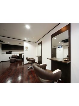 平日11:00～23:00迄営業！駅近貸し切りプライベートサロン！本格的な髪質改善・縮毛矯正はプロにお任せ！