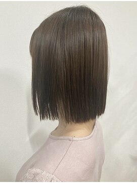 ミシュタ(mishuTA) 切りっぱなしボブ