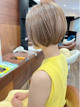 スリー(Th:ree) 大人可愛い20代30代40代黒髪前下がりショートボブ丸みショート◎