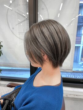 エン(eN) グレージュショート