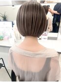 レイヤー白髪ぼかしハイライトダブルカラーインナーカラーボブ