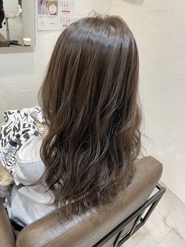 リリー(Lily) ナチュラルグレージュ