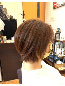 ディープグリーン(Deep Green) レイヤーショートボブ