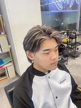 メンズサロン キング 梅田店(Men’s salon K!ng) ホワイトメッシュ/ツイスト/ツイスパ/パーマ/メンズ/眉毛