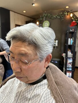 ヘアー スタジオ イワタ(hair studio iwata) グレイヘアー女性のミディアムカット！