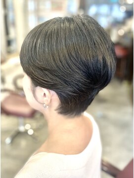 サーティエイト(38) 丸みハンサムショート/黒髪スタイル/くびれショート/カット/元町