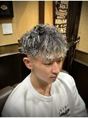 ツイスパ　シルバーメッシュ　スキンフェード　新潟女池