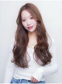 顔周りレイヤー ゆる巻き ベージュ 20代 前髪なし 透明感カラー