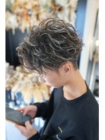 シロ(SHILO)&nbsp;ミディアムスパイラルパーマ×ハイライトの立体スタイル/諏訪