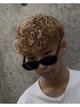 イーラ アメ村店(era) スペインカール　ツイストスパイラル眉カットメンズパーマ